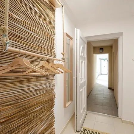 Kertkapcsolatos Nyaralo Viztol 80 Meterre Apartmán *