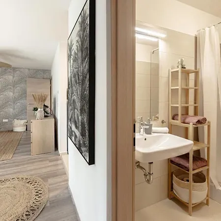 Kertkapcsolatos Nyaralo Viztol 80 Meterre Apartment